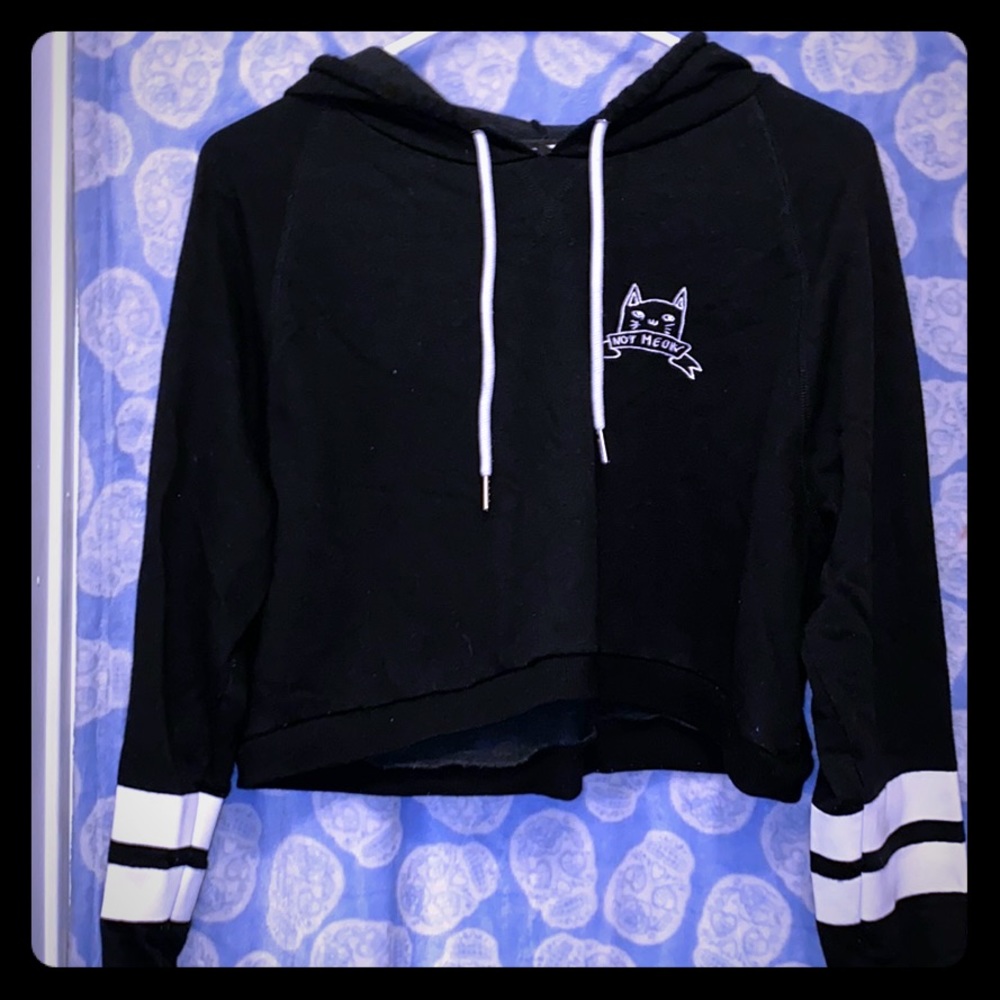 blk+white crop hoodie